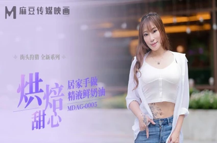 Chung phòng công tác với ông chủ quyến rũ Nhân viên phục vụ quyến rũ ở phòng họp